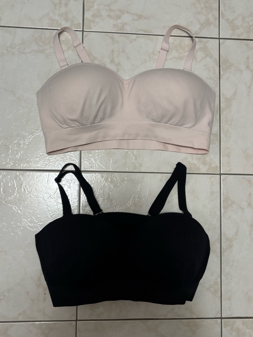 La Vie en Rose Bandeau Seamless Bras - Black and Light Beige/Peachy Size Large
